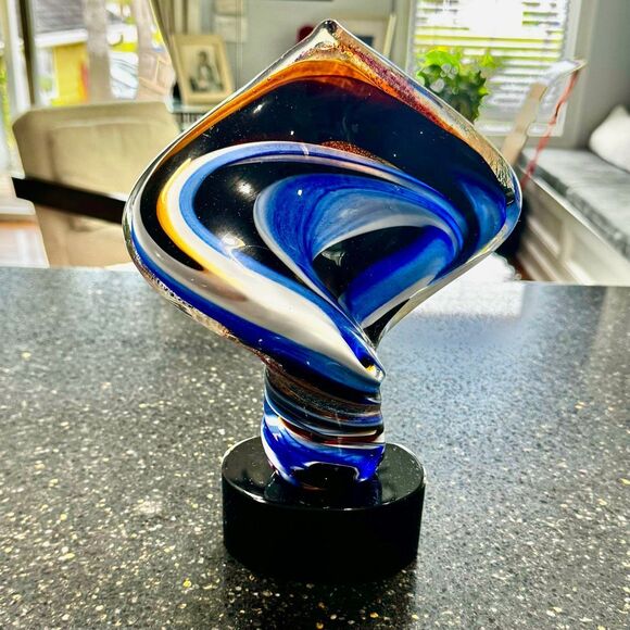 Hand Blown Glass Art Piece. - Picture 6 of 6